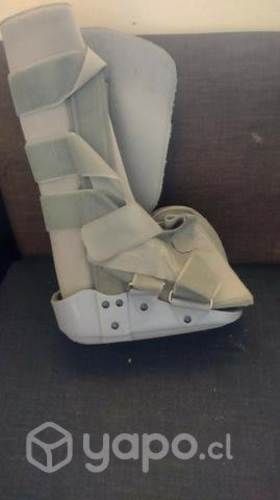 Baston y bota ortopedica