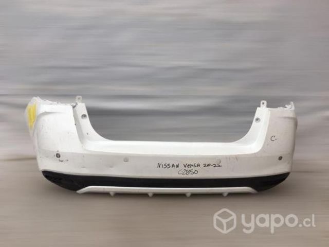Parachoque trasero nissan versa 2020-2022
