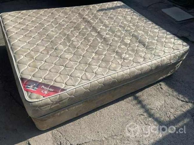 Cama de 2 plazas en buen estado base y colchón