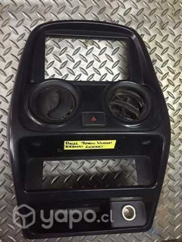 Moldura radio tablero Nissan Terrano 2012 al 2014