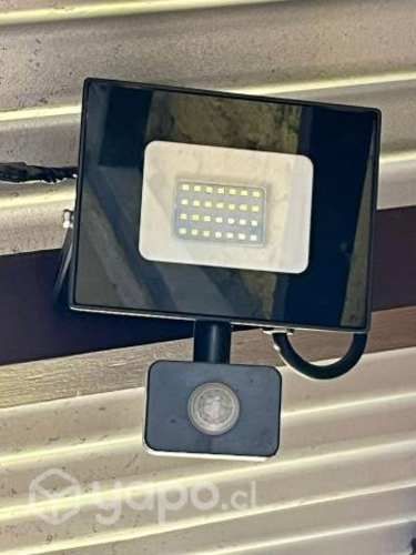 Reflector LED con sensor de movimiento