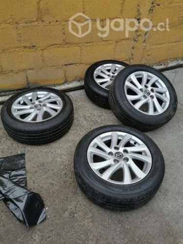 Venta de 4 llantas originales mazda, con neumatico