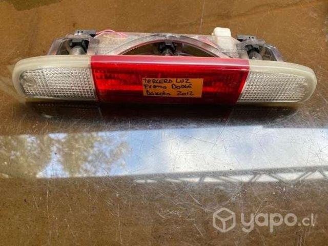 Tercera luz freno Dodge Dakota 2012