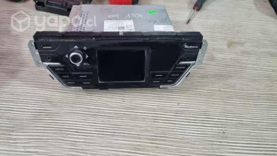 Radio de mahindra kuv 100