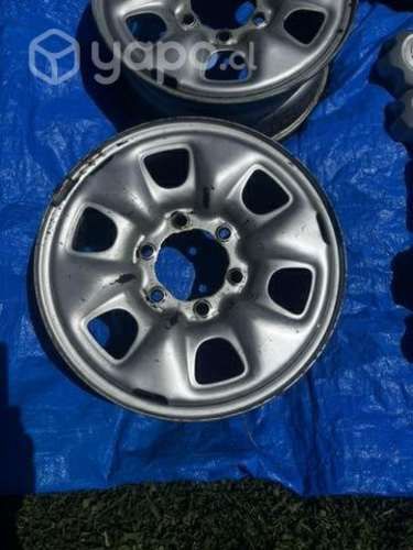 Llantas tapacubos y tuercas Toyota Hilux