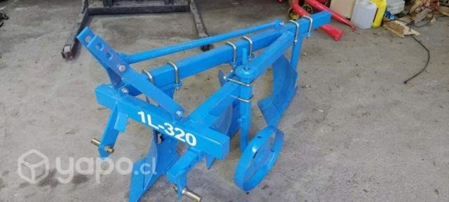 Arado vertedero de 3 puntas