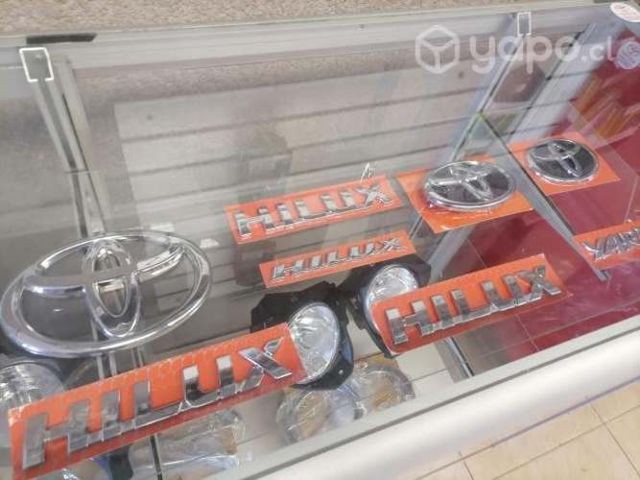 Emblemas y letras hilux cromados