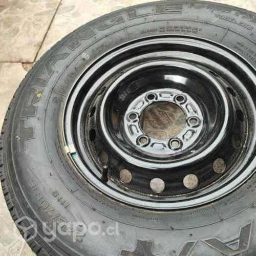 Llantas y neumático nuevo