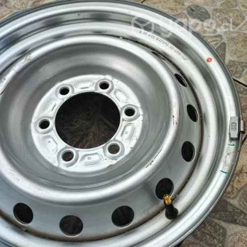 Llantas y neumático nuevo