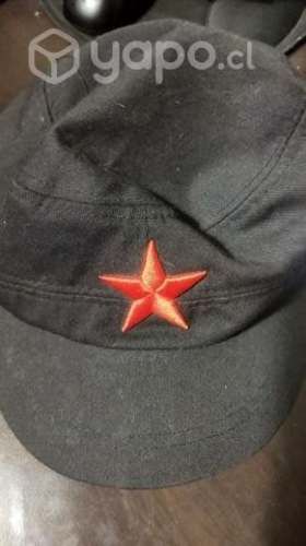 Gorro con estrella roja