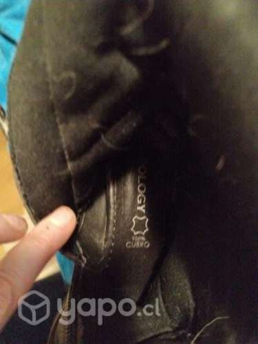 Botas de cuero negras