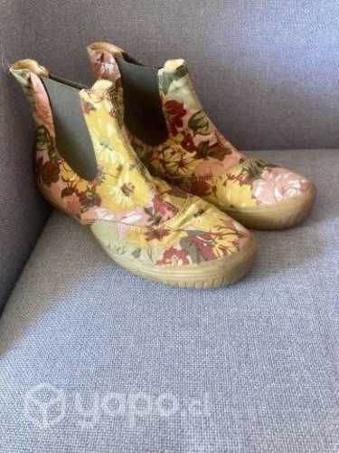 Cartera tipo mochila y botines