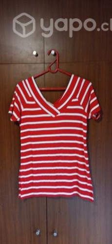 Polera escote V muy primaveral Talla M