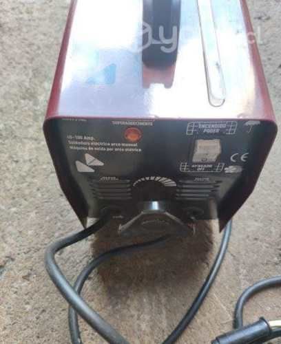 Maquina de soldar arco 100A(esmeril de regalo)