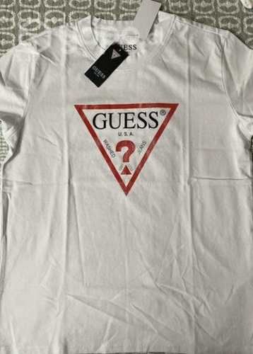 Muchas poleras guess al mayor