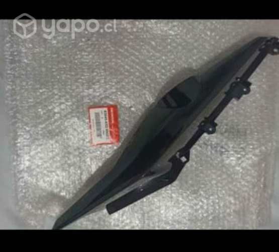 Tapa lateral izquierda trasera honda cb125 twister