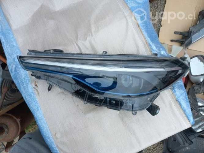 Óptico izquierdo Toyota Corolla Cross (fondo Azul)