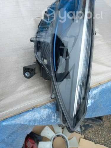 Óptico izquierdo Toyota Corolla Cross (fondo Azul)