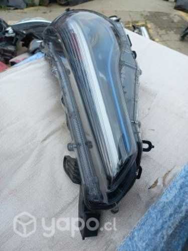 Óptico izquierdo Toyota Corolla Cross (fondo Azul)