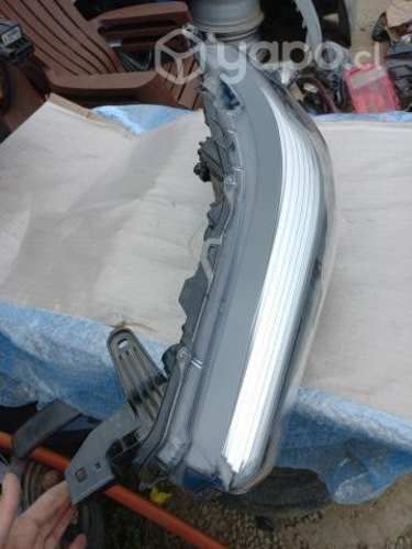 Óptico izquierdo Toyota Corolla Cross (fondo Azul)