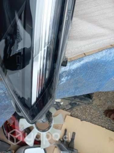 Óptico izquierdo Toyota Corolla Cross (fondo Azul)