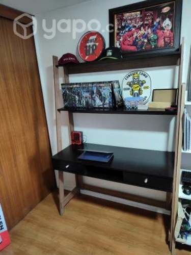 Escritorio moderno con repisas