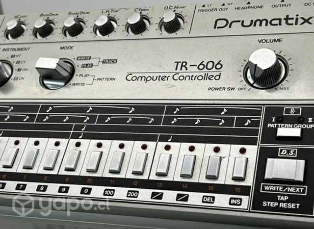 Roland TR 606 Drum Machine