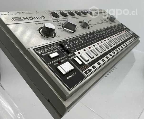 Roland TR 606 Drum Machine