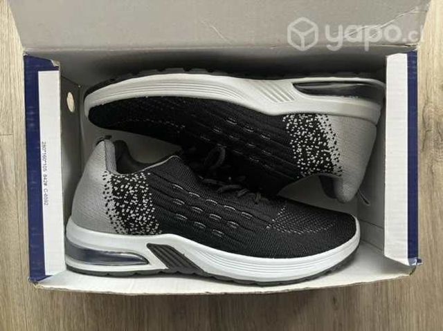 Zapatillas deportivas nuevas. Marca ARMONIA. 37