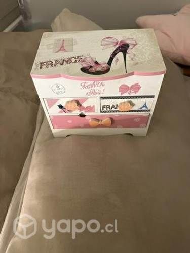 Joyero de madera con espejo