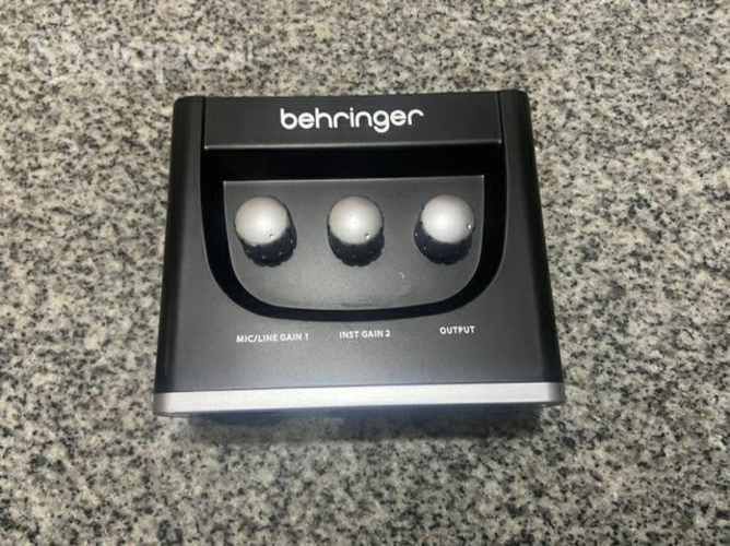 Interfaz de audio behringer um2