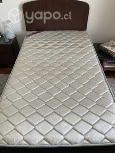 Cama plaza y media, incluye respaldo