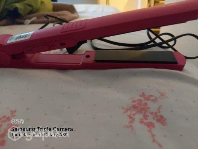 Plancha de cabello con accesorios de rizador