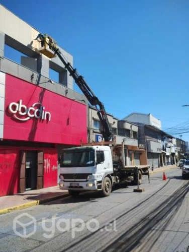 Servicio de alza hombre canastillo