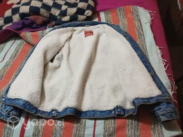 Casaca de mezclilla con chiporro