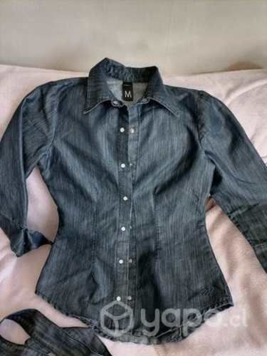 Camisa de mezclilla marca mor.