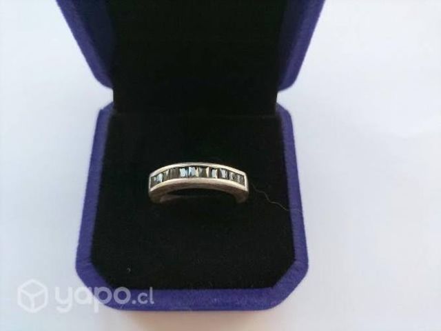 Anillo de plata y circones azules