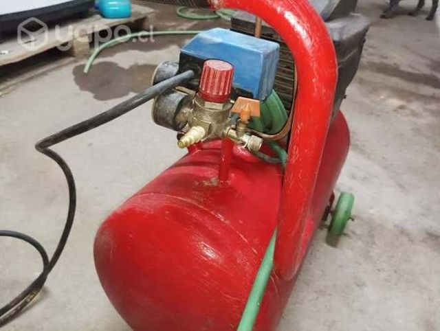 Compresor de aire más pistola de pintar.