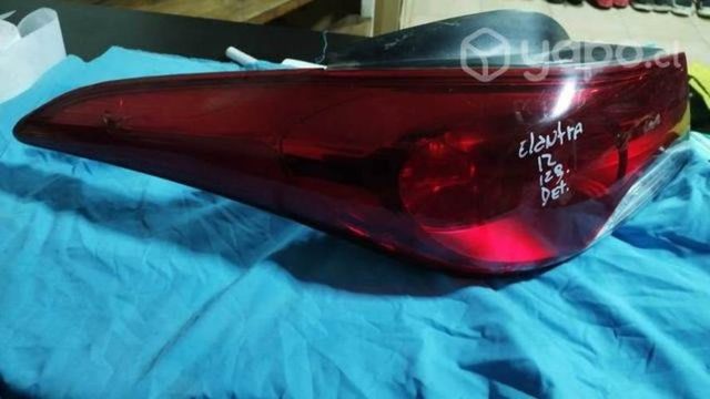 Focos originales con detalles Peugeot y elantra