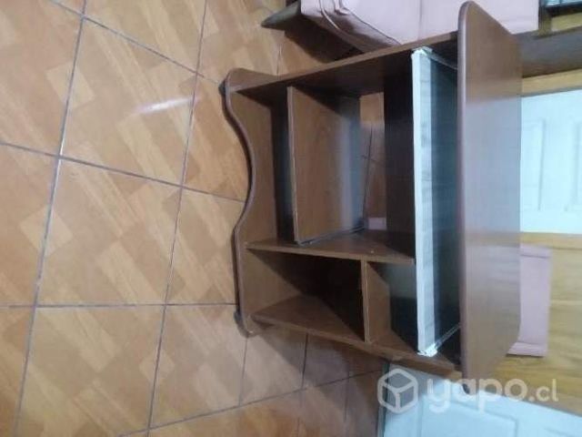 Escritorio con 2 repisas correderas y con ruedas