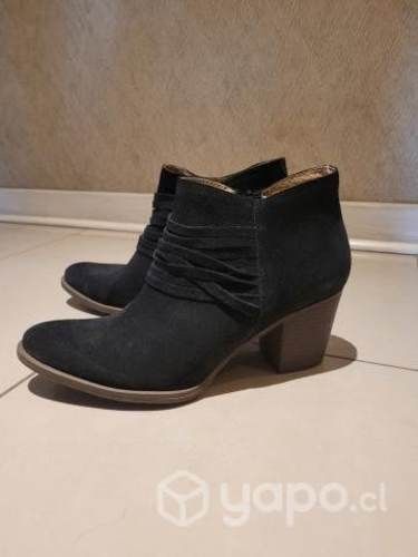 Botines negros Nro 38