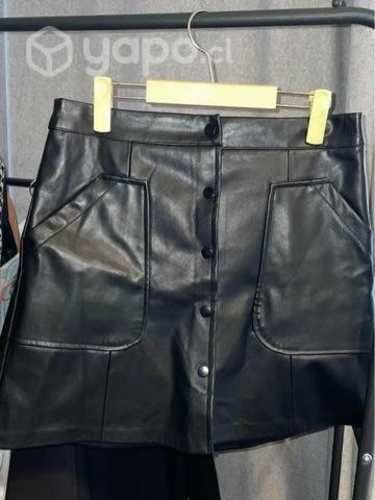 Falda de cuerina talla M