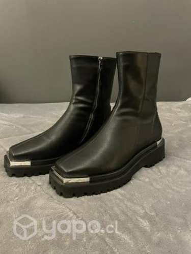 Botas Negras con Cierre