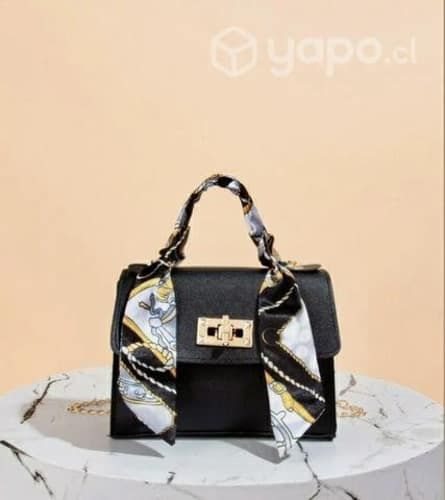 Cartera con pañuelo