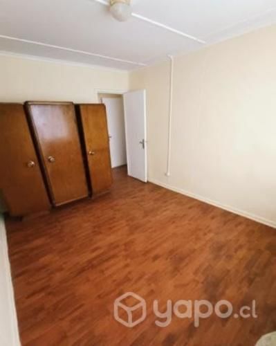Arriendo casa exelente sector centro.