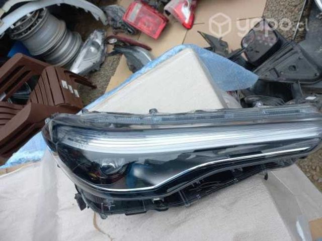 Óptico derecho Toyota Corolla Cross (fondo gris)