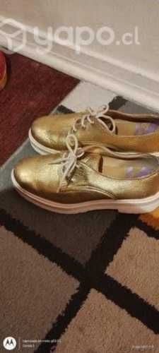 Zapatos dorados