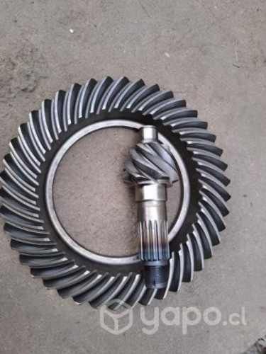 Corona y piñón Isuzu FTR, relación 43 x 7.