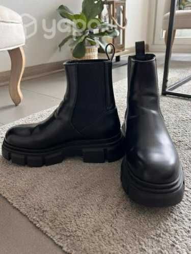 Botas Zara modelo Chelsea Volumen, Nuevas!