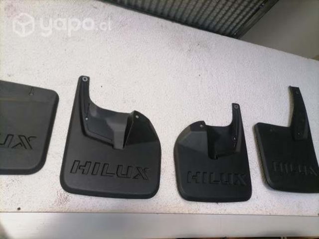 1 sept 4 aletas estampadas Toyota hilux revo